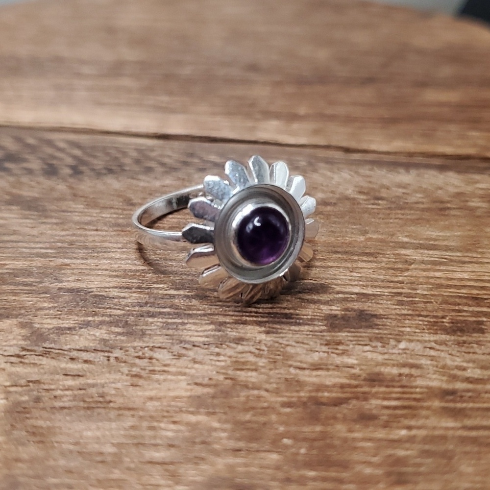 Size 7 R220 amythest  Sunray ring sterling silver 925‎